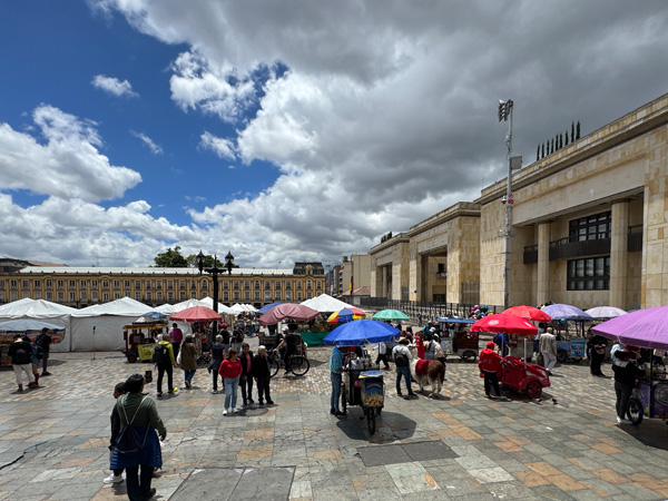 plaza simon de bolivar