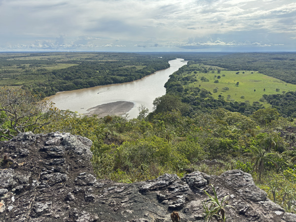 rivier uitzicht la macarena