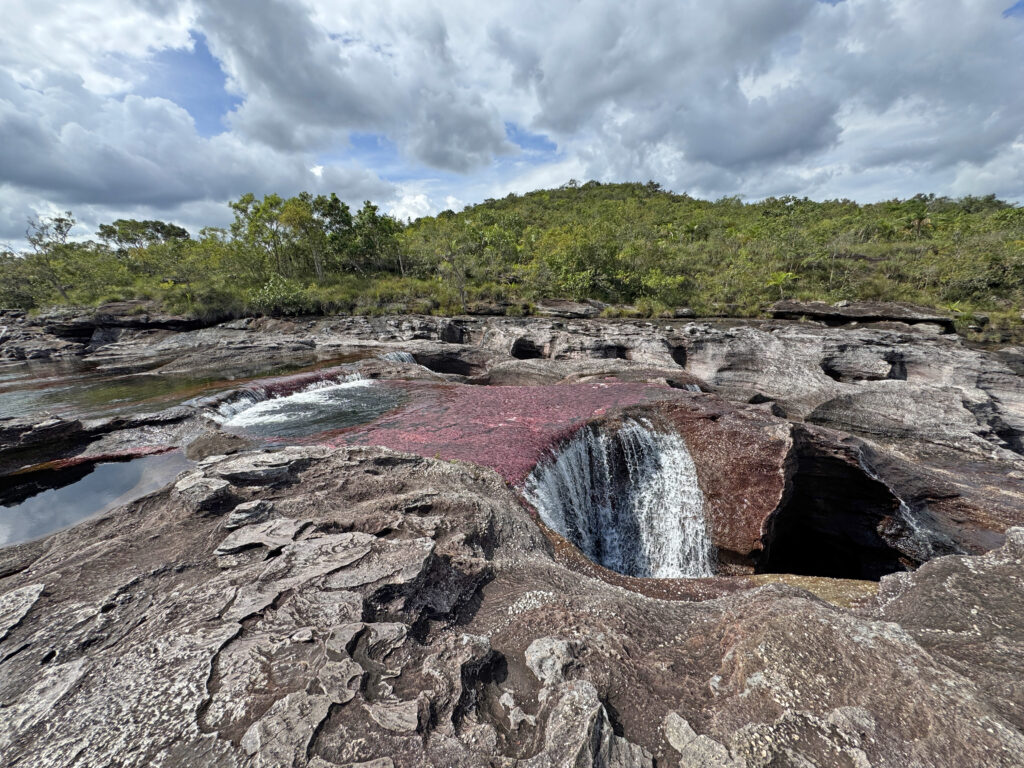 roze waterval in canyon cano cristales