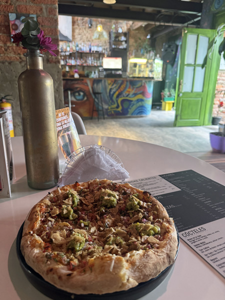 vegan pizza in vegan bambu