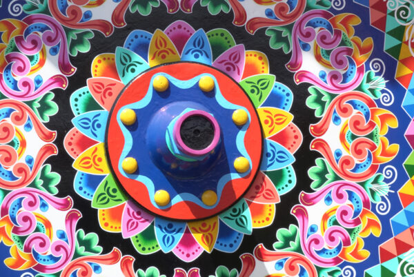 sarchi oxcart kleurrijk detail wiel