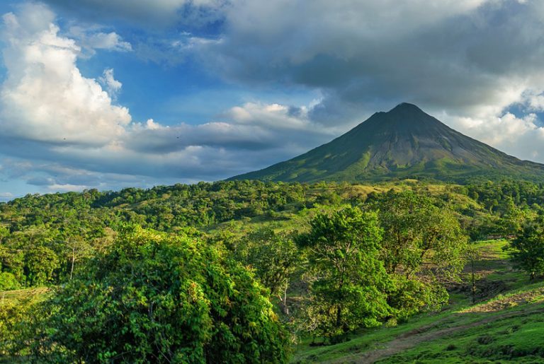 La Fortuna: de Arenal vulkaan, hangbruggen en hot springs