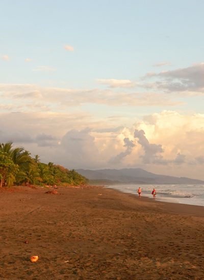 central pacific playa Matapalo bij zonsondergang