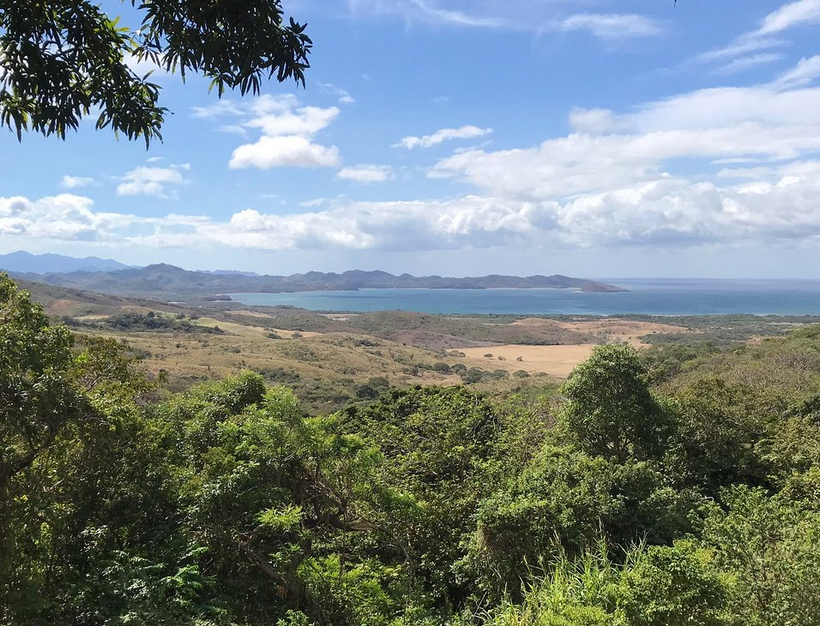 uitzicht over de kustlijn in Guanacaste