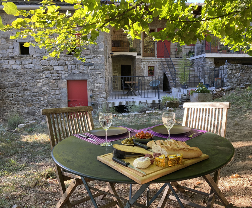 Pratazegat rustig vakantiehuisje met tuin in Ardèche