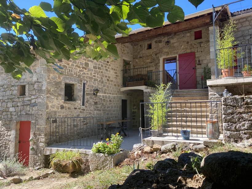 Pratazegat rustig vakantiehuisje met tuin in Ardèche
