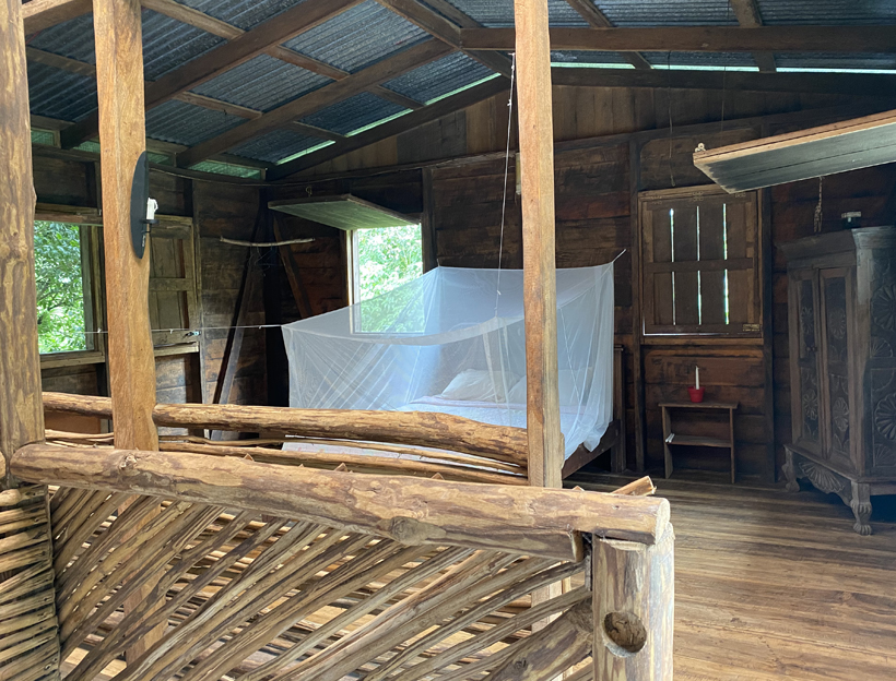slaapkamer off the grid cottage Dos Rios
