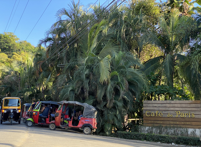 tuktuks in Nosara