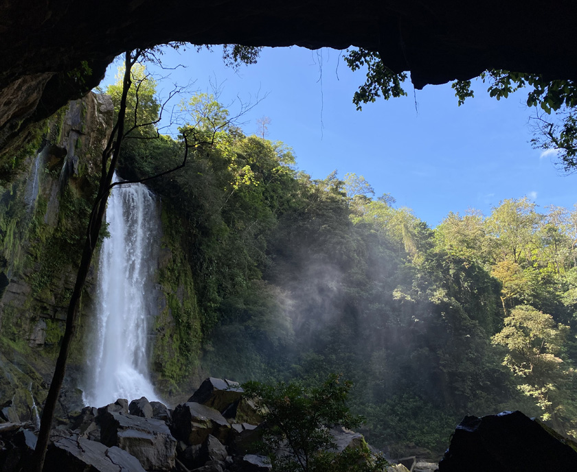 grot aan nauyaca watervallen