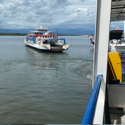 De ferry van Puntarenas en kayak in Paquera