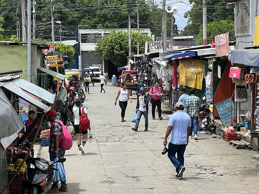 Rivas markt bij busstation