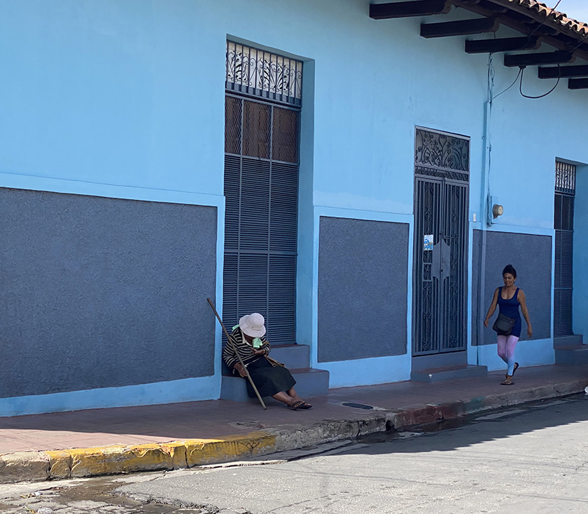 blauw huis in granada nicaragua