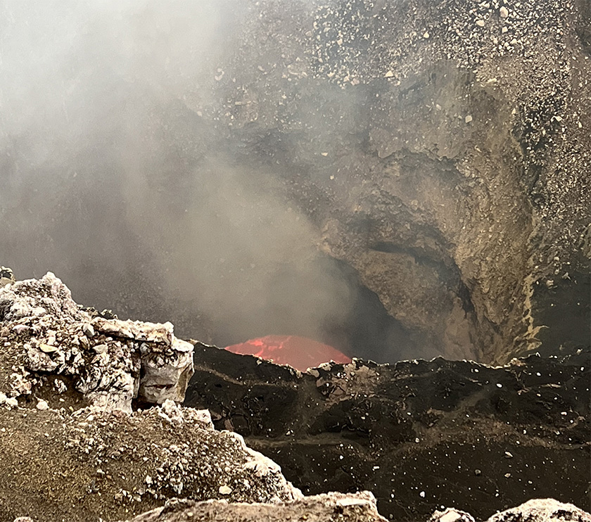 lava in vulkaan masaya nicaragua