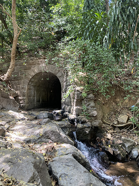 tunnel bij oud treinspoor rio grande