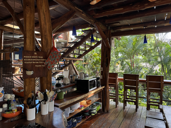 selfcatering met zwembad en tropische tuin in samara